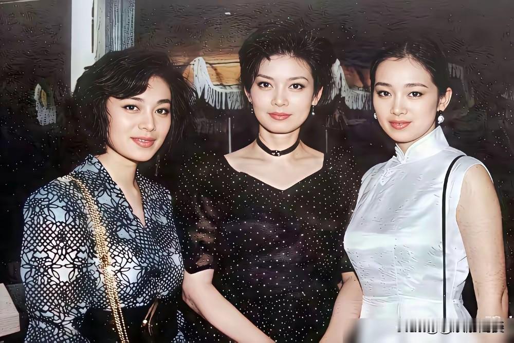 青春靓丽的巩俐与潘虹，在银幕留下无数经典荧幕形象，将风华定格于岁月。平凡的我们