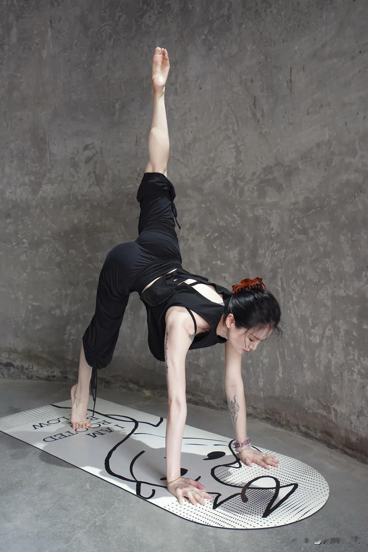 瑜伽晨练愿大家每天都有开心的事情