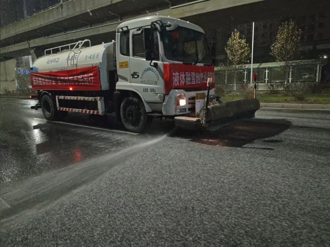 作为在哈尔滨生活了十几年的人，对于冬季下雪除雪这事儿，还是有一定发言权的。202