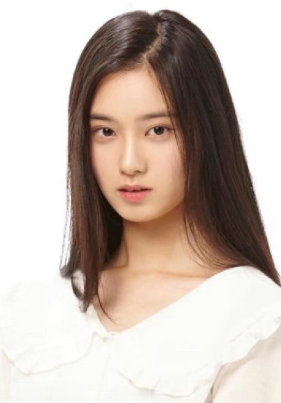 网友发现徐艺洋撞脸黄子韬妈妈黄子韬初见徐艺洋，就直言她会是自己未来的妻子。网友