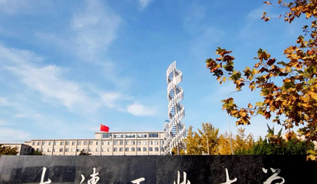 大连工业大学的李欣莳被开除学籍，为什么还有力挺她的人？她偷偷背着男友，和乌克兰游