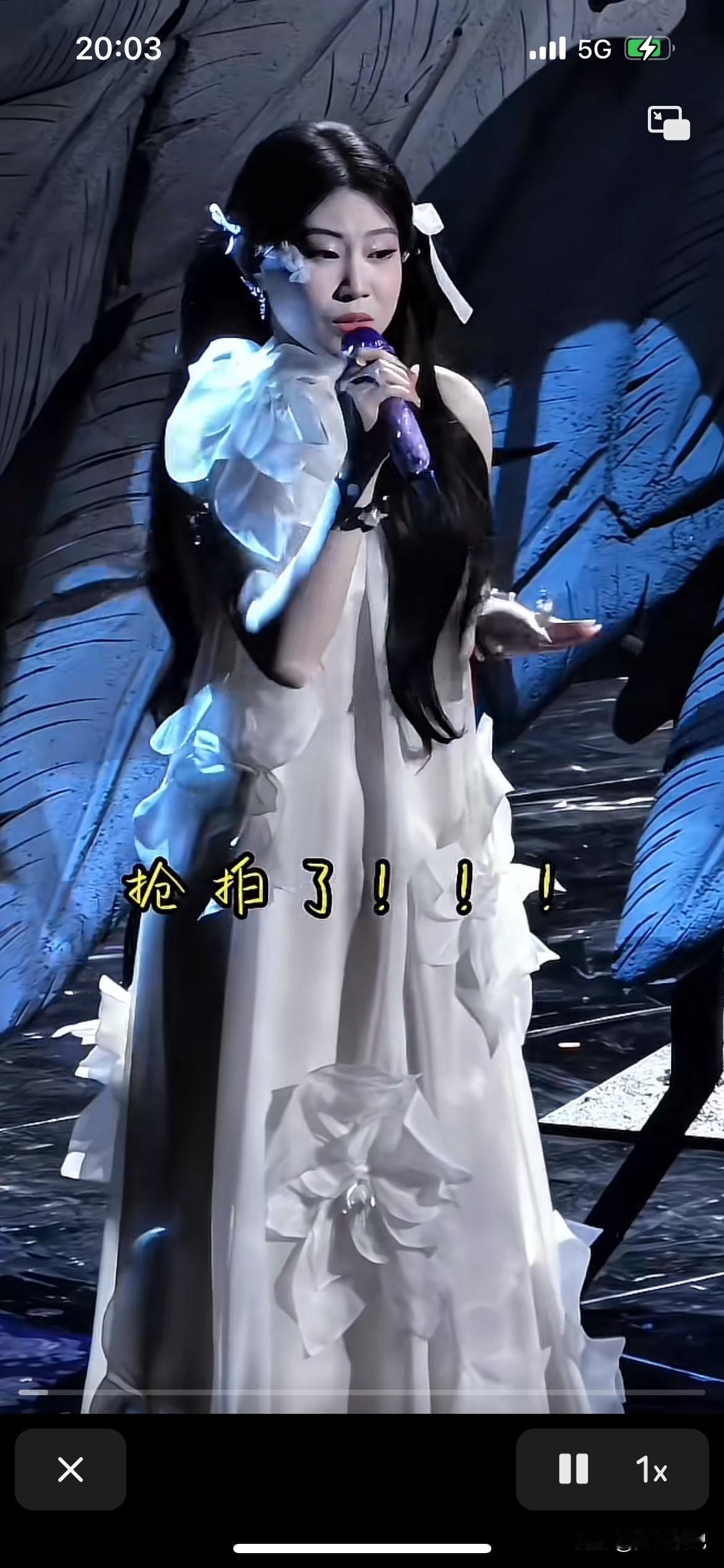 小沈阳的女儿沈佳润在舞台上失误严重，可能是跟毛不易这样的大明星同台演出，有压力