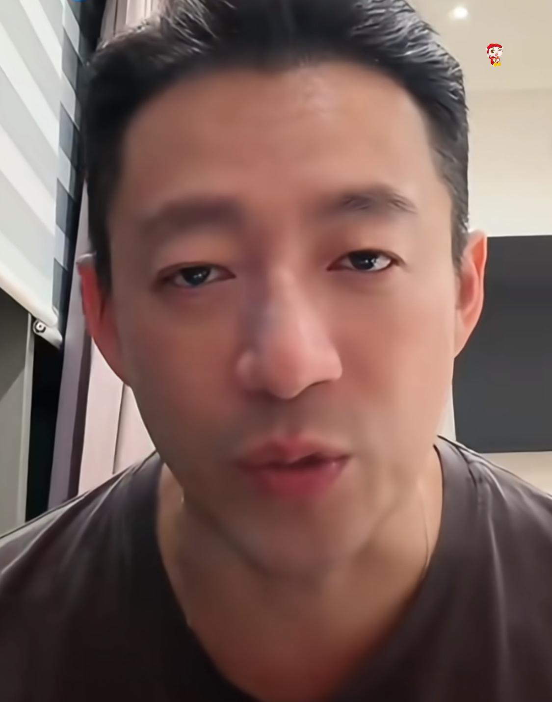 汪小菲冲着镜头砸出麻六记姓汪不姓张这句话时，张兰熬夜打下的流量帝国硬生生撕开了一