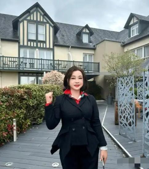 昔日影坛“不老神话”，如今家中竟玩起了“空间魔法”！刘晓庆北京别墅大变身，违