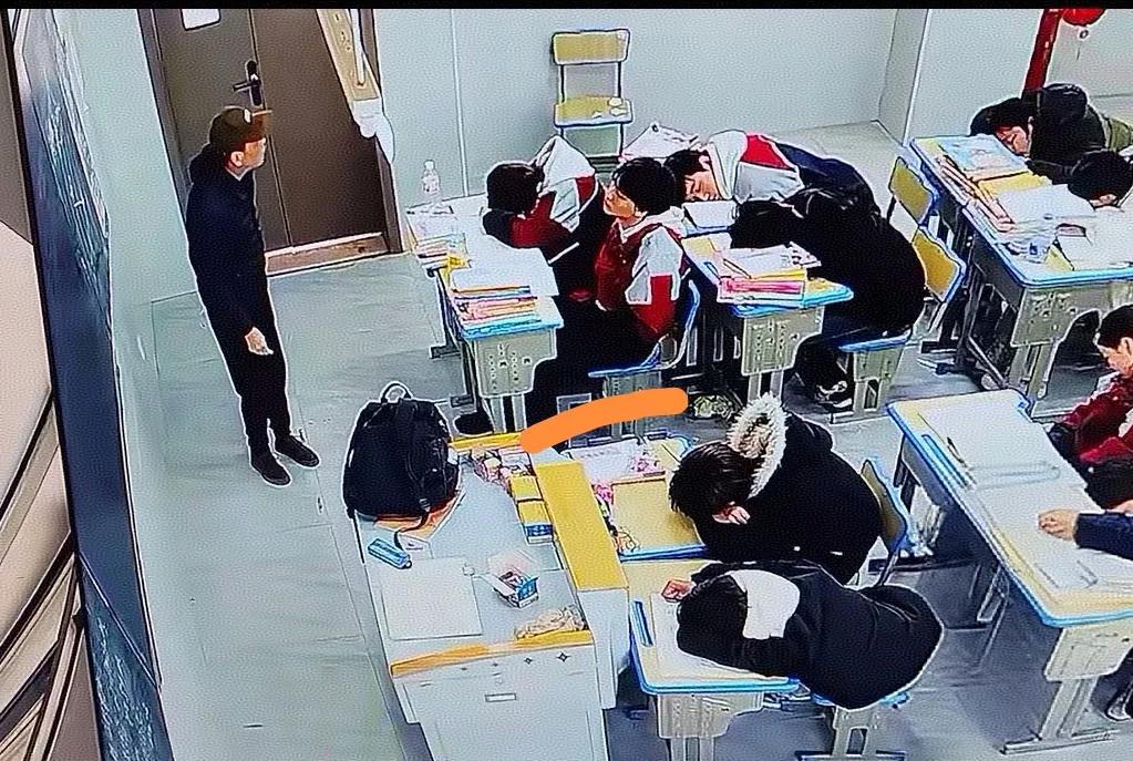 只有一个学生听的课堂，老师能怎么办？1.继续讲，完成任务走人2.只对着这一个