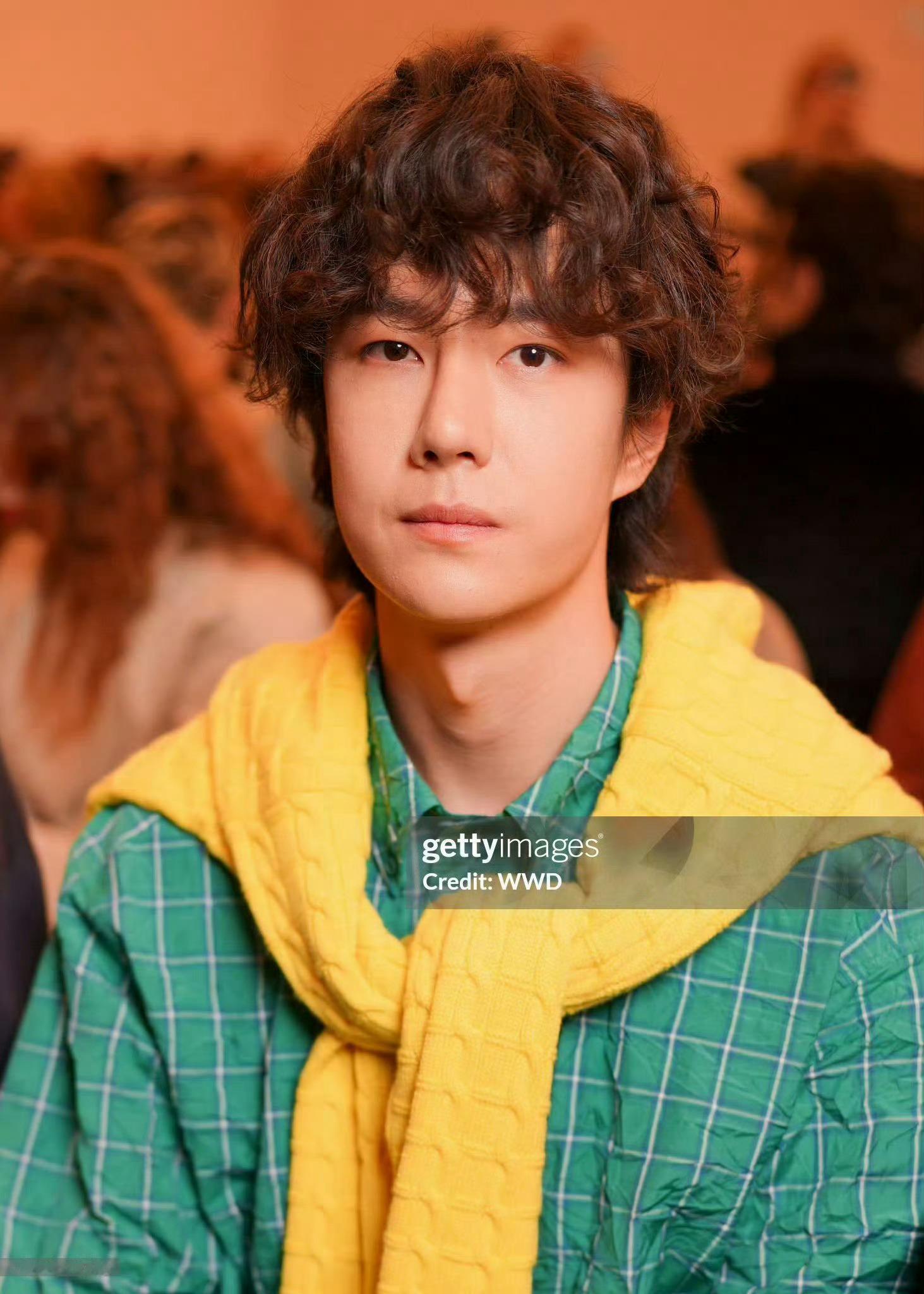 王一博、陈都灵，巴黎时装周LOEWE秀场G社生图​​​，男帅女美！​​​