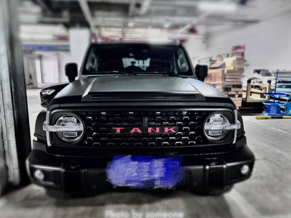 新人，300提车，小改装选了好久，犹豫300和400，最终被改装潜力和采埃孚吸