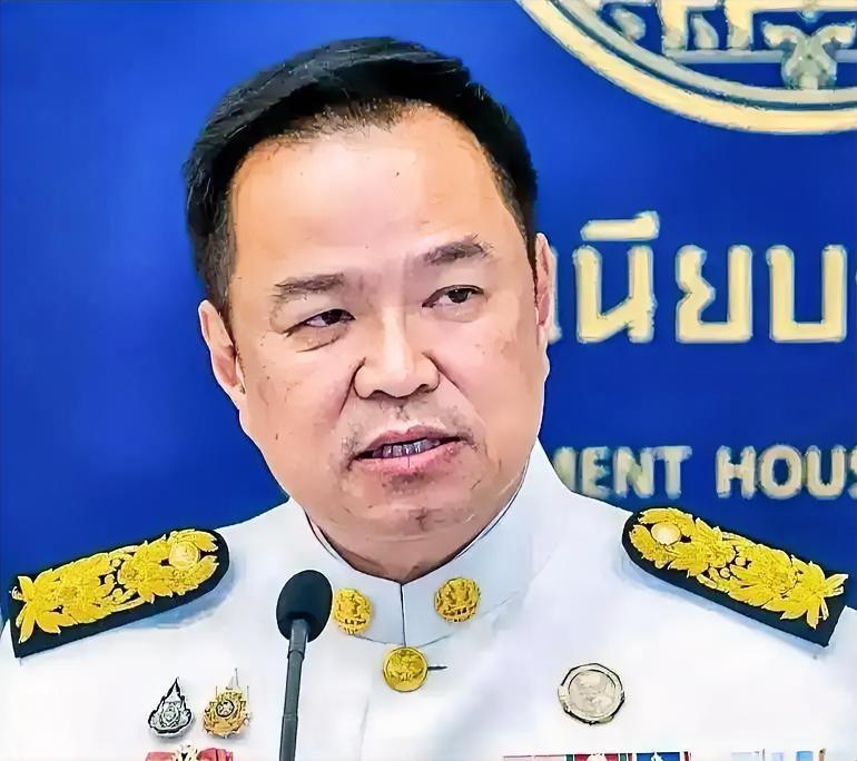 泰国、柬埔寨再起冲突已持续好些日子了。根据报道，双方打得挺激烈，出动坦克、战机、