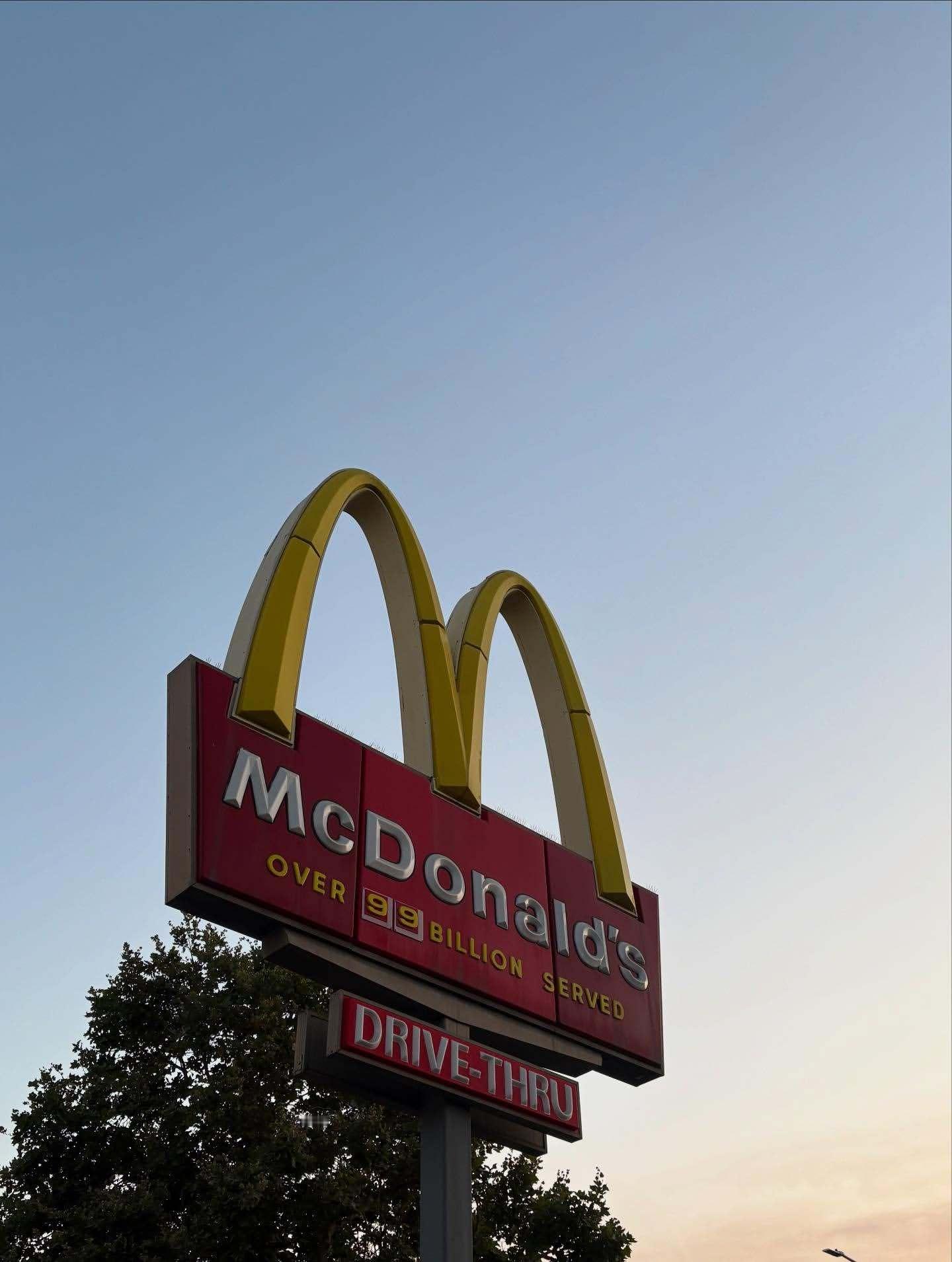谷口愛季「🍔アメリカでも夜マックしました〜ナゲットもポテトも美味しか
