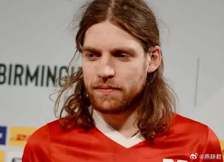 Mouz的五号位Seleri宣布进入退役状态，女友怀孕了，祝福~dota2