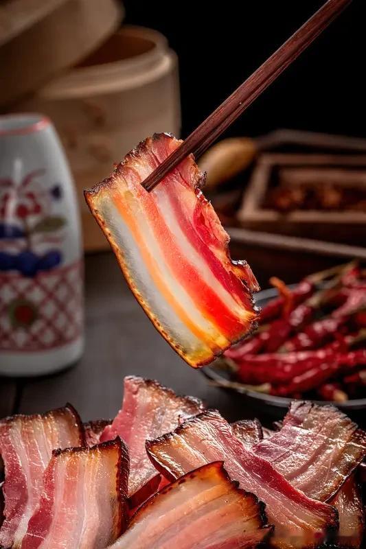 黄圣依卖腊肉翻车贵州有家公司的王老板想卖腊肉，一家直播平台告诉她交10万元坑位