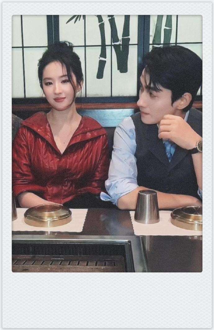 刘亦菲朱一龙聚餐这俩武汉人吃饭，没叫师兄。我是持保留意见的[doge][doge