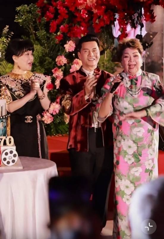 吕良伟70大寿，星光闪耀。