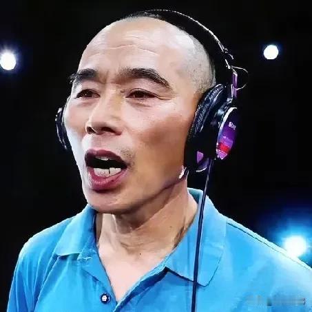 “铁杆”刀迷刘国富大连环卫工刘国富，是一位“铁杆”刀迷，他为刀郎写了一首歌