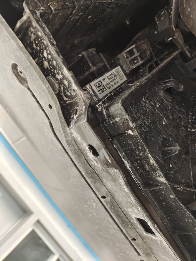 速腾水箱漏水无意中发现水箱漏水，目前安全行驶一万六千公里，去4儿子店说订货得三