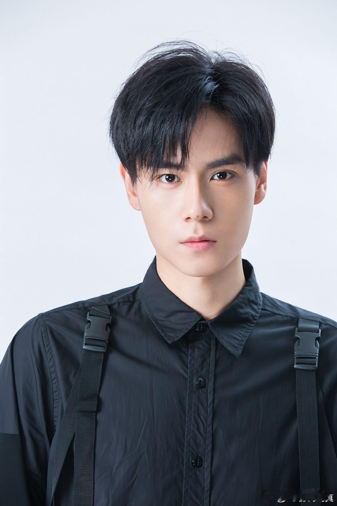 想过胡一天会回应也想过他会尴尬但没想到他直接说换工作了他也是没办法了年纪