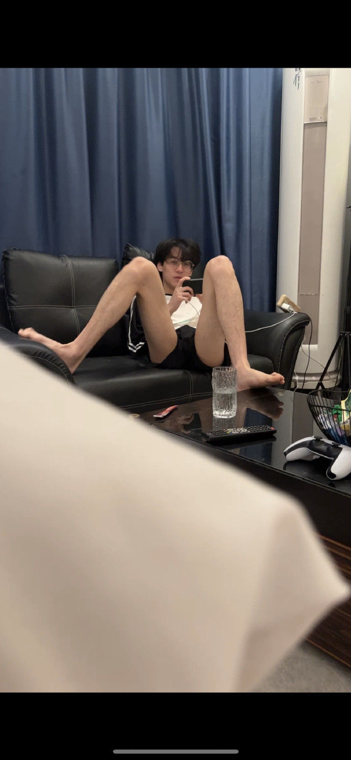 九成美又发了与田栩宁时间线，这图2也太不把我们当外人了…九成美晒拍照记录田栩宁九