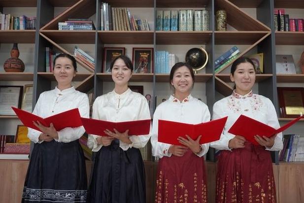吉尔吉斯斯坦人为何长相和中国人如此相像？在中亚五国当中，吉尔吉斯斯坦算得上一个特