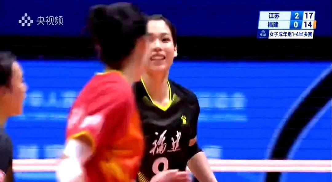 女排决赛这战术博弈，简直比看扣球还过瘾！山东队简直把“中路一条道走到黑”焊死在战