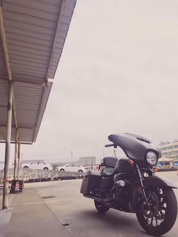 规定，十年内摩托车第2、4、8年APP申领免检标志，第6、10年上线检测，十年以