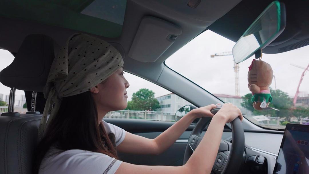 恭喜欧阳娜娜喜提小鹏MONAM03Max，解锁车主身份！听说这是娜娜人生中的