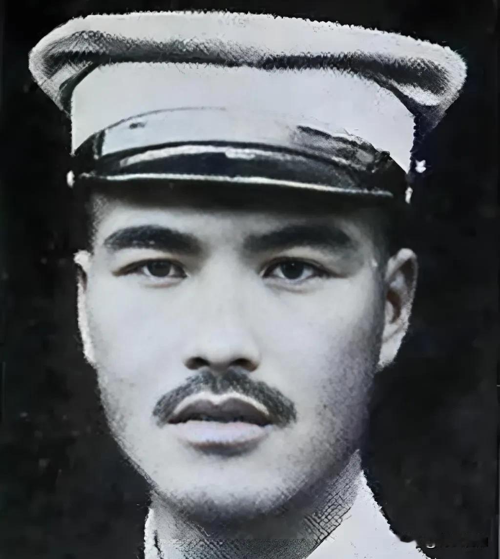 1939年他在深县杀了400名八路军战士，10年后坐进一辆“去见叶剑英”的轿车，