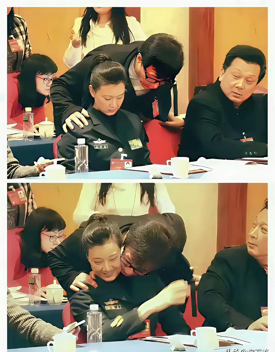 成龙大哥在会上突然凑过去行了个“贴面礼”，宋祖英当场脸就红到了耳根，这一幕真是让