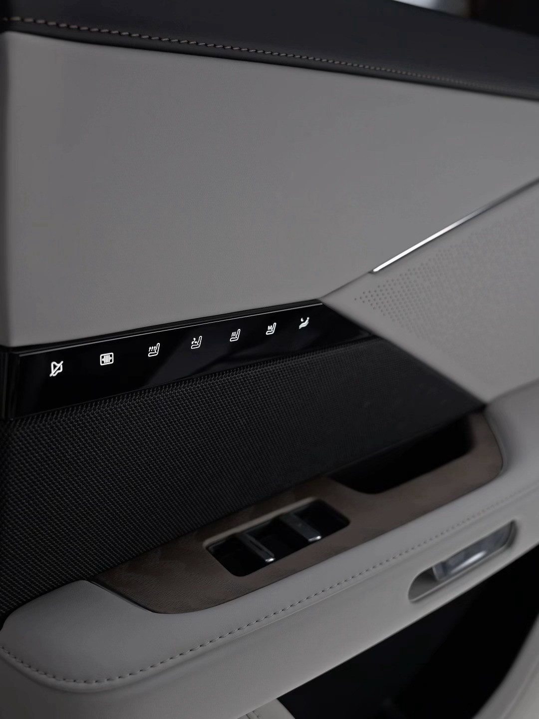 作为一个关注汽车圈多年的人，我对“豪华”的定义其实很苛刻。那前两天静态品鉴铂智7