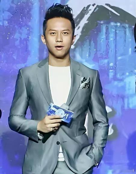 47岁邓超，7天涨粉1200万，内娱傻眼了。当别的明星还在敷衍对口型，邓超已经