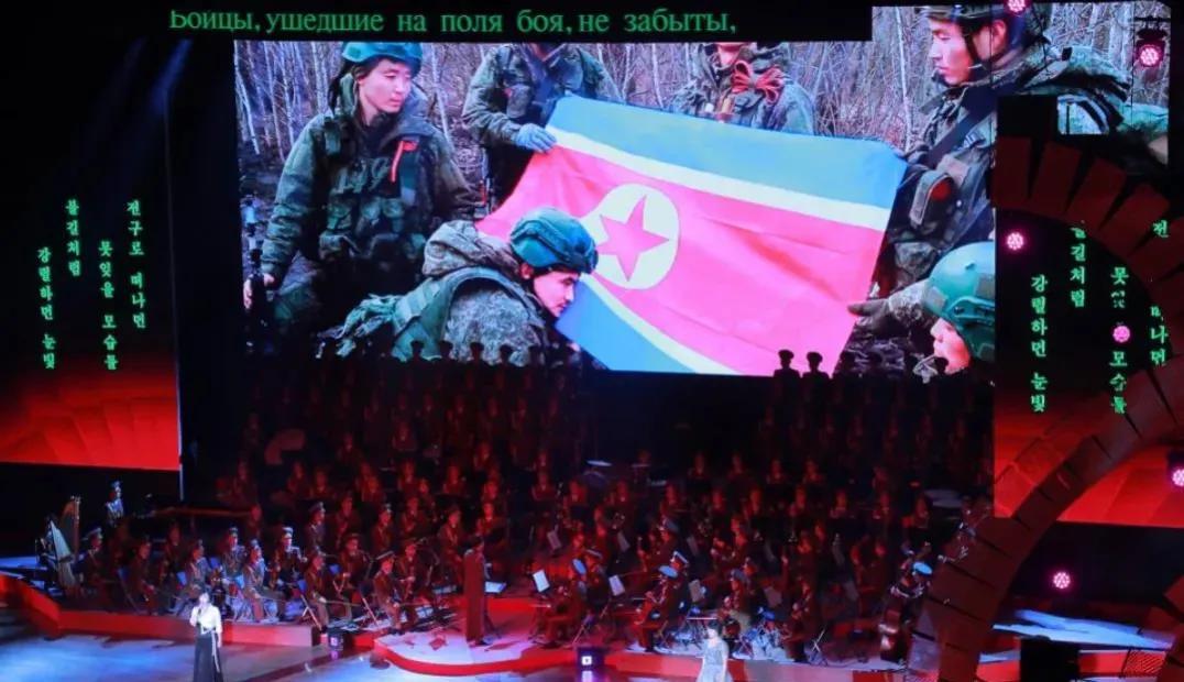 金正恩观看在俄朝鲜士兵影片时落下的泪水，藏着三层滚烫的情绪！头一层是实打实的心