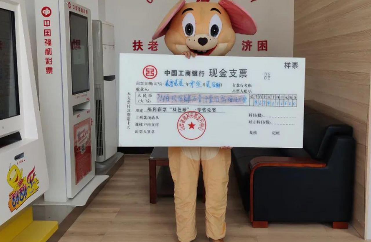 ·彩票中了800万，钱一进银行卡，银行已“盯上你”了！很多人以为中了大奖就能“躺