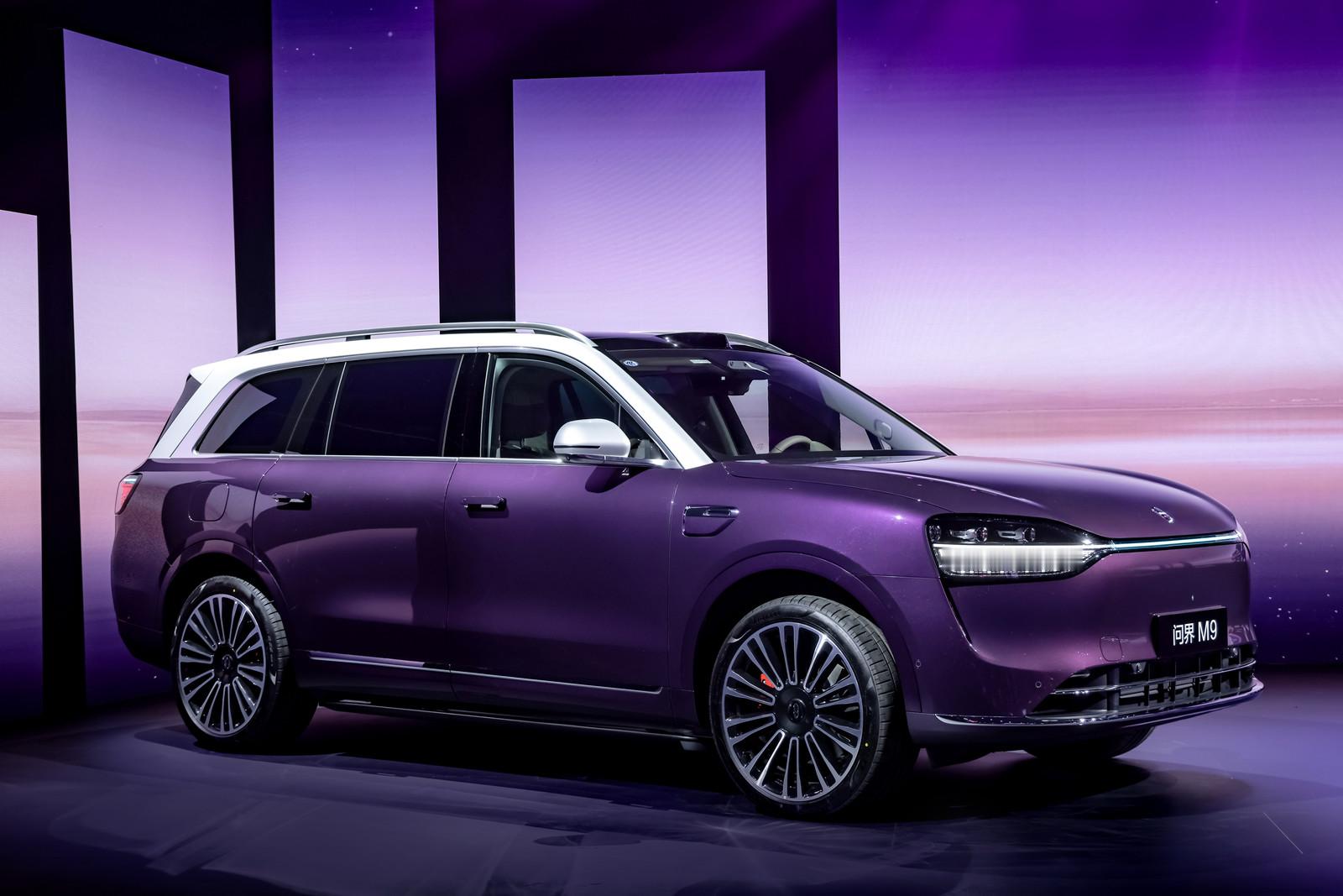 我觉得问界M9最厉害的地方，是它打破了“豪华车就是配置堆料”的刻板印象...