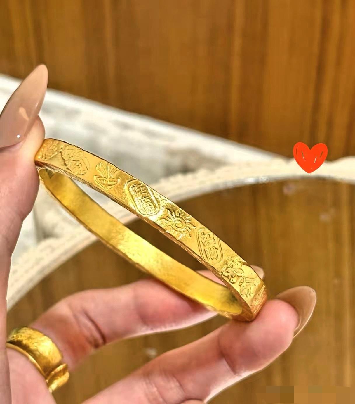 奉劝大家，不能再买黄金了，不是金价跌到了878每克，而是到实体店你会发现黄