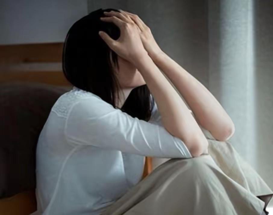 四川巴中，一女子闪婚后，丈夫常夜不归宿，还隐瞒婚史。女子虽心碎但选择原谅，可丈夫