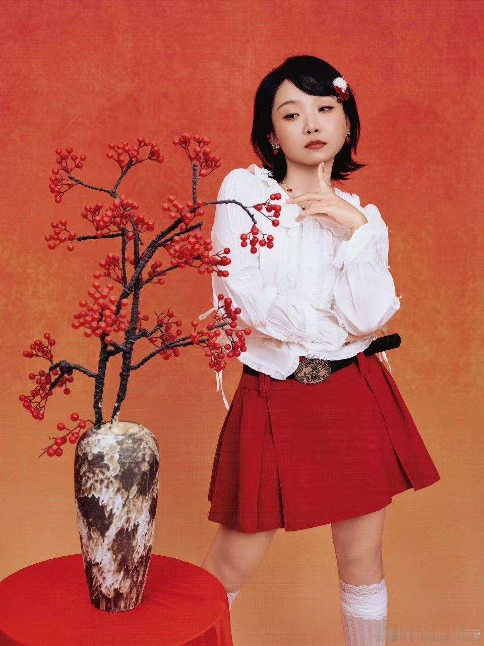 辣目洋子这么瘦了辽宁春晚继贾玲之后，辣目洋子也太狠了！辽宁春晚上瘦到认不出，颜