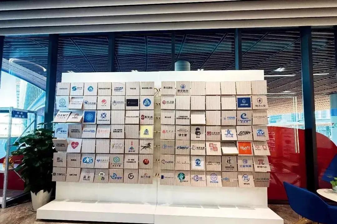 2025年12月2日，苏州一个叫秦文山的人彻底跳出了国企铁饭碗，领了营业执照，创