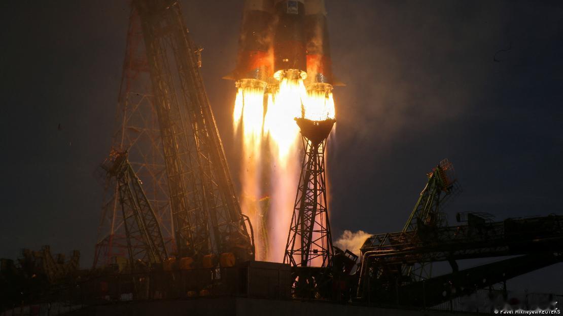 （德新社）周四，载有两名俄罗斯宇航员和一名美国宇航局宇航员的俄罗斯联盟号飞船成功