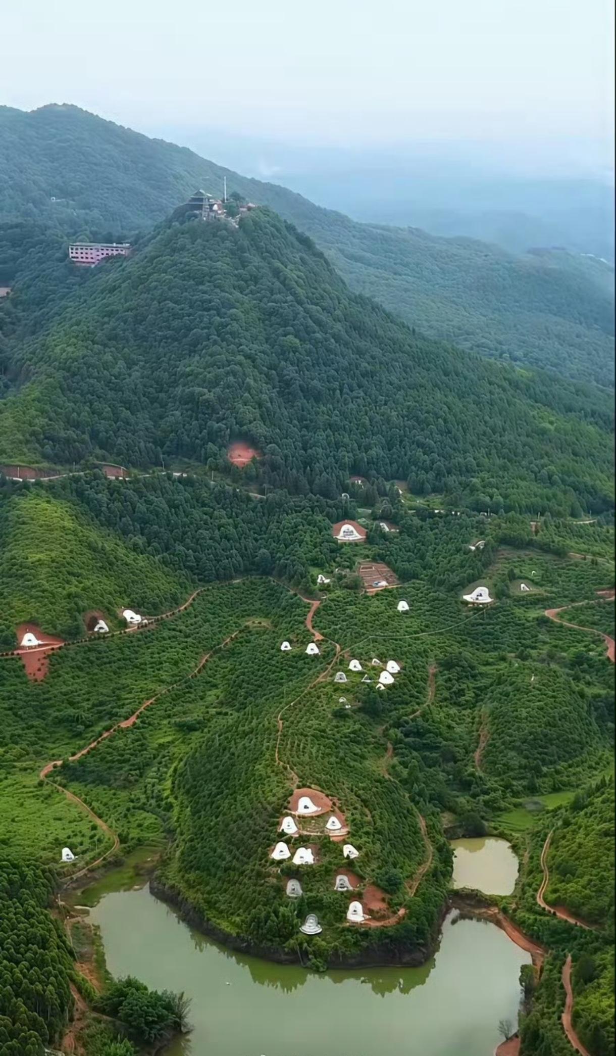 几千年以来都是土葬，哈哈，老子山多地多，想怎么埋都行[捂脸哭]把火葬和修坟要分开。