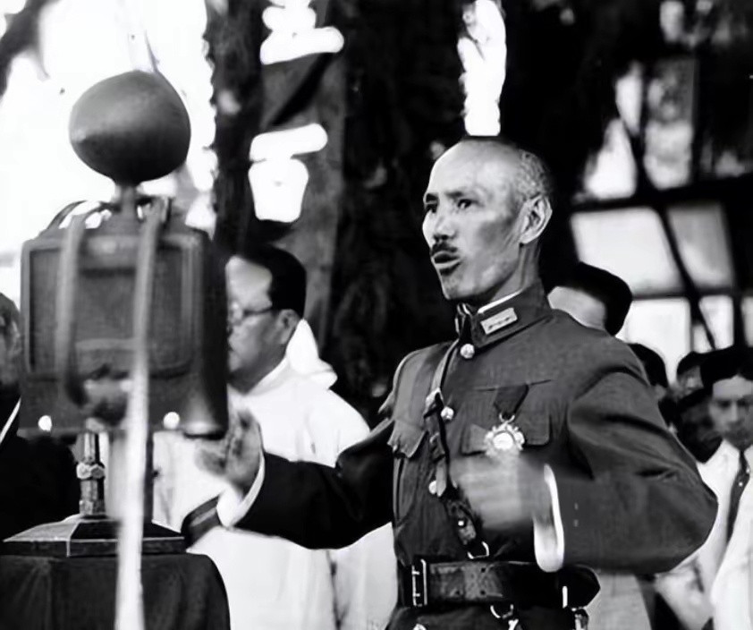 历史知识​1937年7月7日，卢沟桥事变爆发，蒋介石又像六年前的九一八事变一样