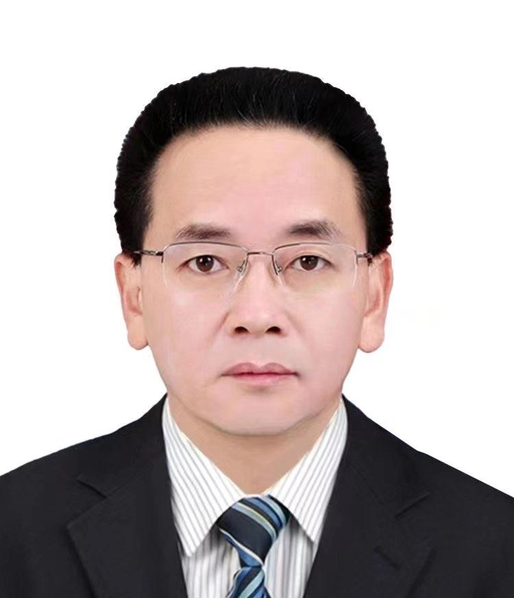 茅台近两任董事长都挺励志的！首先，两人都来自普通大学张德芹，毕业于贵州大学发