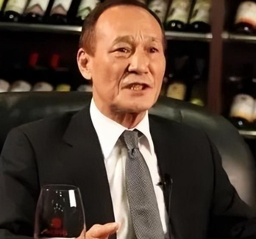 2018年，陈惠敏到东北拜会赵本山，赵本山问了一个问题：“东北的乔四，和澳门的崩