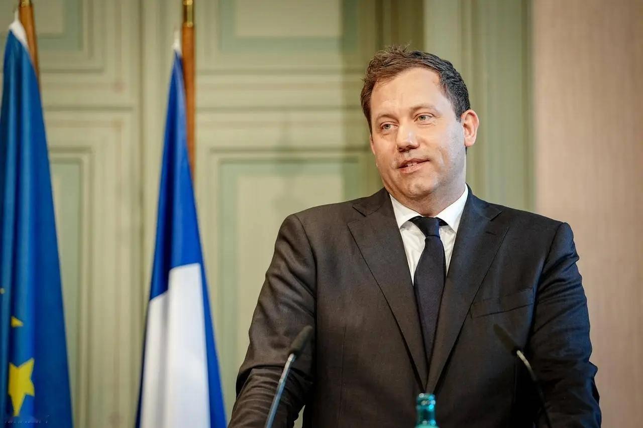 德国突然倒向中国，强硬政策瞬间崩塌，欧盟跟风还是自立？11月17日德国和中国开