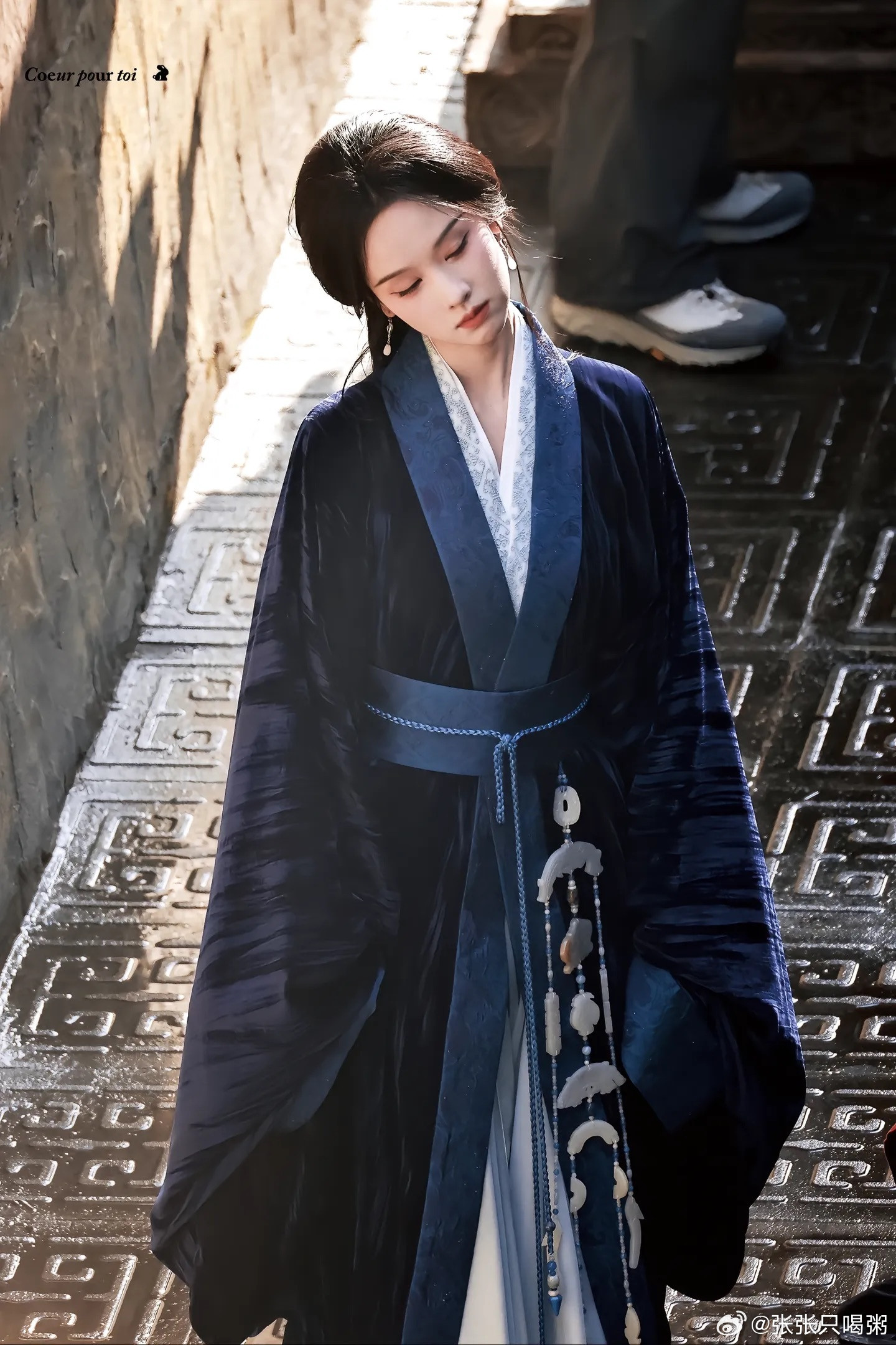 陈都灵真是应了那句“芙蓉如面柳如眉对此如何不泪垂”