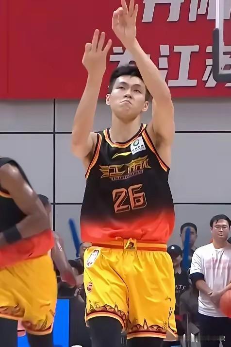 庞峥麟34分，江苏客场88:84险胜天津迎来新赛季首胜。CBA常规赛第五轮，