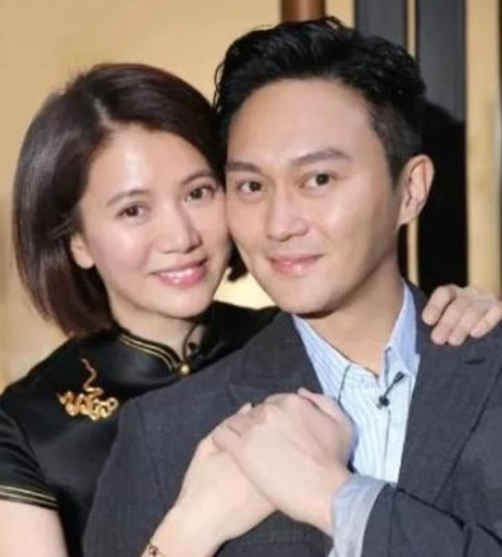 一天，郭富城来约张智霖打麻将，袁咏仪不同意。郭富城生气地质问：“为什么不同意？打