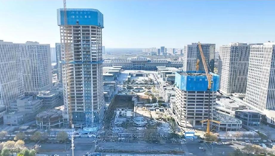 济南又一个世纪工程：绿地齐鲁之门。16年了啊！绿地你直接坑了西客站。201