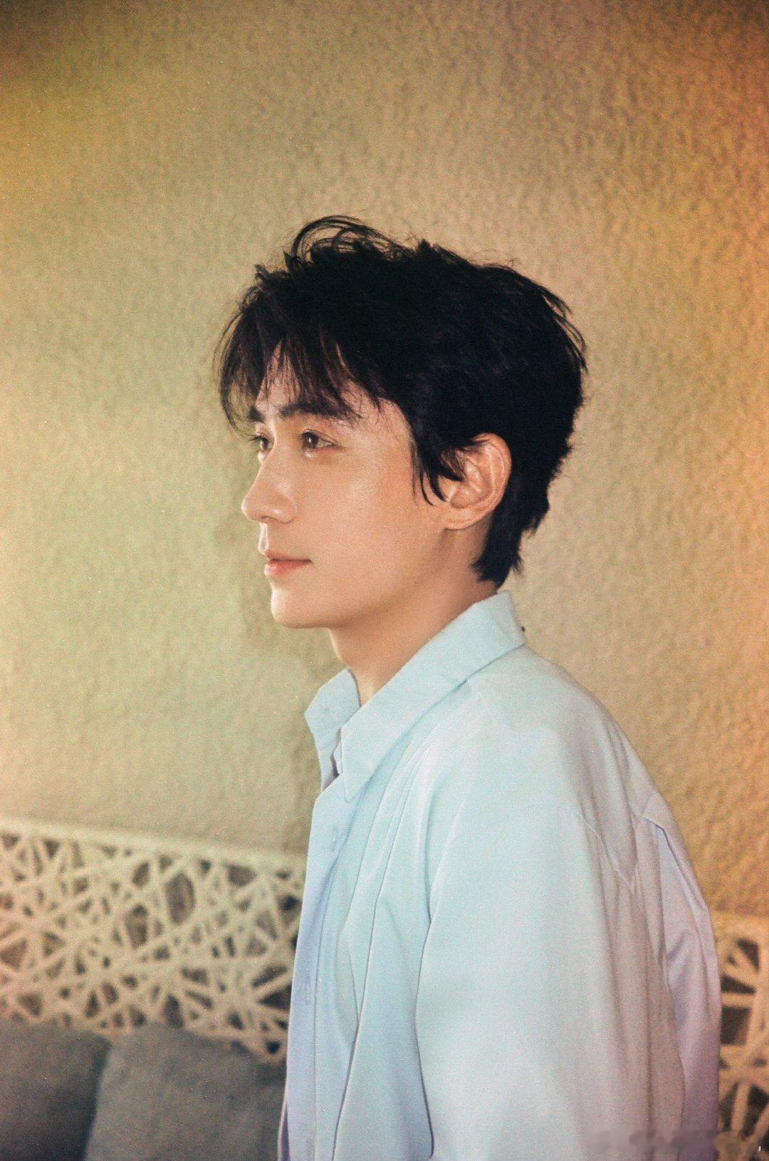 朱一龙出发洛杉矶影帝脚步迈向好莱坞！朱一龙启程赴2025VogueWorl