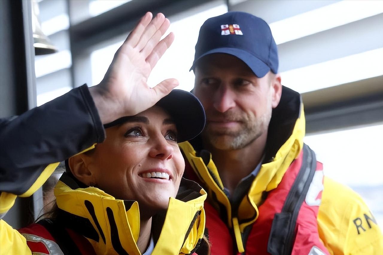 3月12日，威尔士亲王威廉王储和妻子凯特王妃一同访问了伦敦的皇家救生艇伦敦塔站。