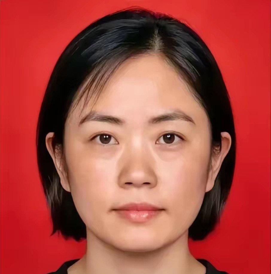 一个手握大校军衔、拥有高级工程师职称的退役空军女军官，刚在重庆渝北区拿到安置房的