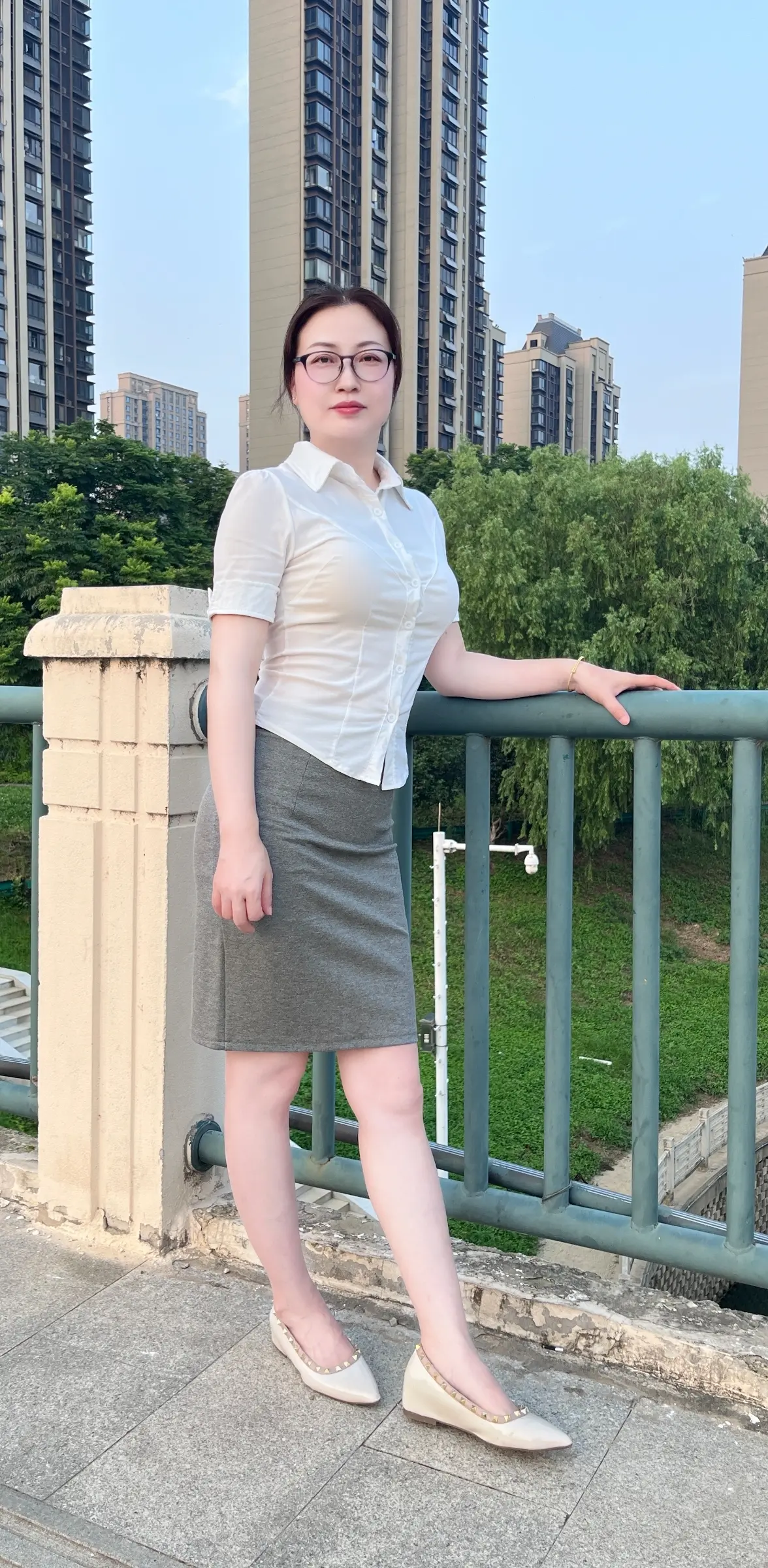 八零后终于还是老了 总以为自己还年轻却忽略了岁月的脚步，转眼就来到了我...